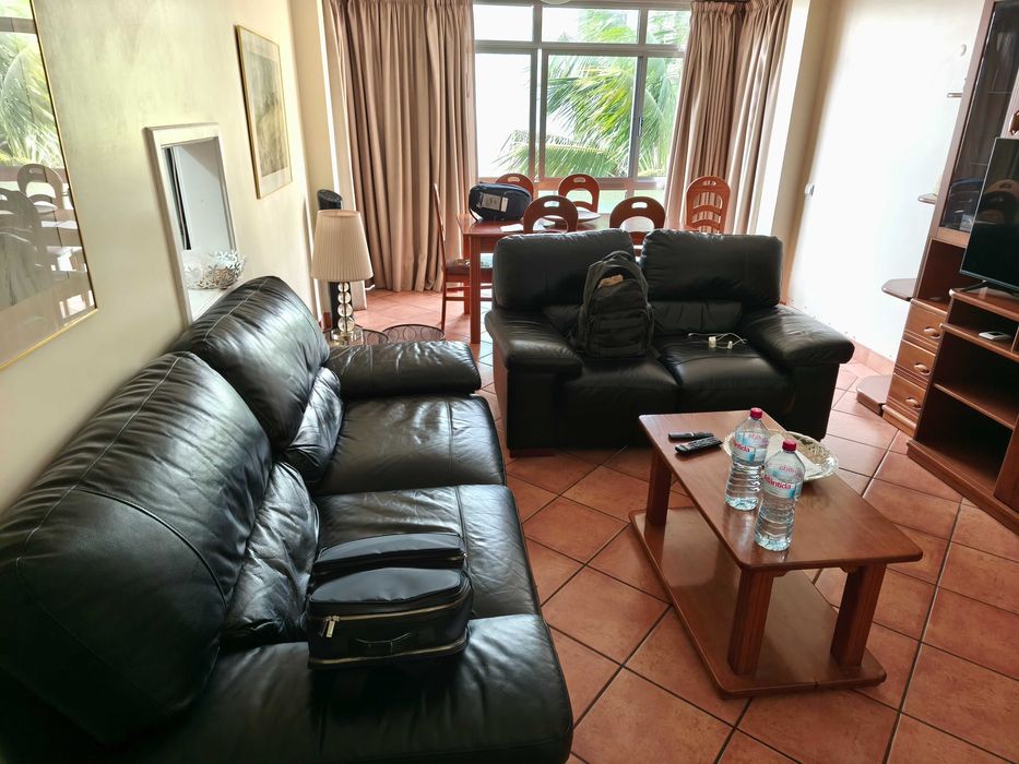 conjunto sofás em pele (3 lugares + 2 lugares)