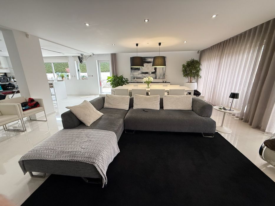 Vivenda V3 Moderna com Piscina, Jardim e Totalmente Mobilada