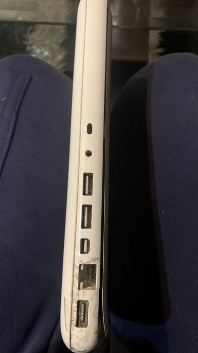 Apple Macbook 13" Core 2 Duo 2.4Ghz 4GB 250GB Branco Unibody 2010