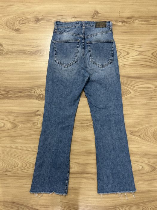 Sprzedam niebieskie dżinsy dzwony z kieszeniami Pull&Bear