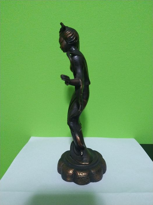Estatueta antiga em bronze casa quarto apartamento vivenda carro.