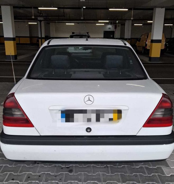 Vendo Mercedes C220d 1996 448000km.    Muito estimado..