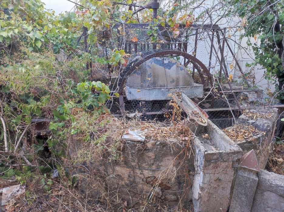 Moradia com 14 compart., para recuperação,  lote de 602m2, em  LOULÉ