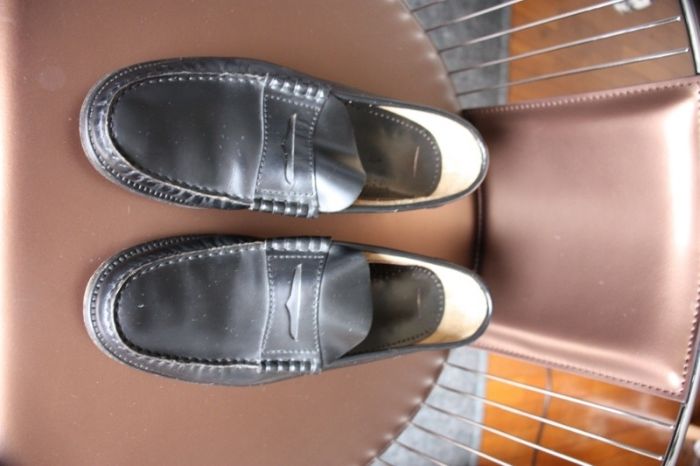 Sapatos em pele pretos de Homem da YUCCA tamanho 40