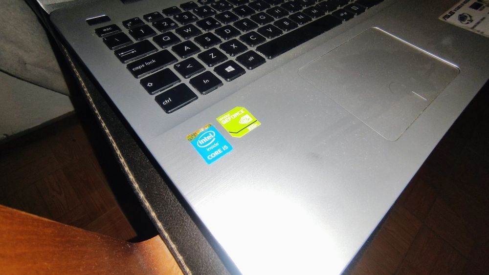 Asus X555L ( I5-5200U, 8GB RAM, 256GB SSD, GT92 2GB, até 6 Horas Bateria
