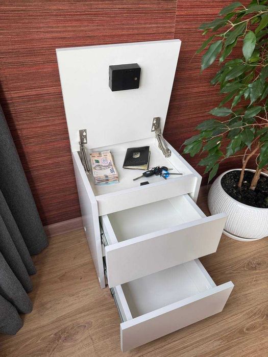 Приліжкова тумба "Скарбниця" Білий. Тумба з магнітним замком,комод.