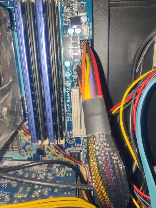 Komputer stacjonarny z monitorem lub bez