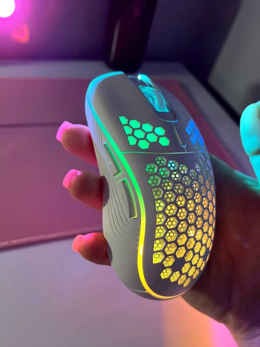 Okazja! Nowa biała myszka gamingowa RGB dla graczy!