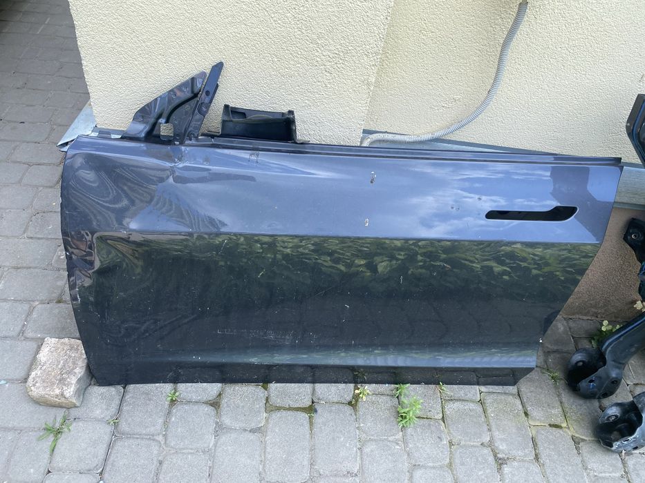 Двері tesla model 3 , model Y