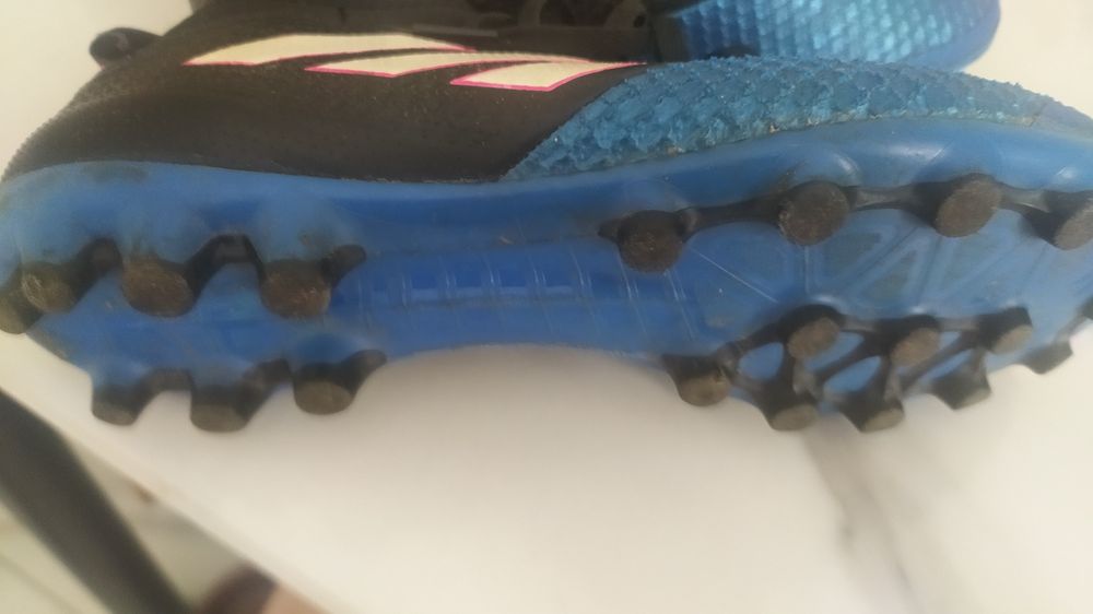 Спортивне взуття