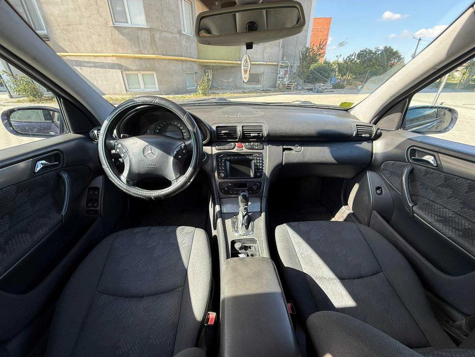 Mercedes C-Class 2.2 дизель АВТОМАТ 2000 год