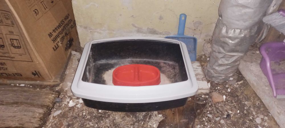 Продам лоток для котов с миской м лопаткой