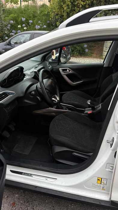 PEUGEOT 2008 1.2 PureTech 82 style(2015)