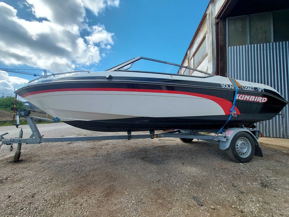 Barco Sunbird Stinger 18 com atrelado