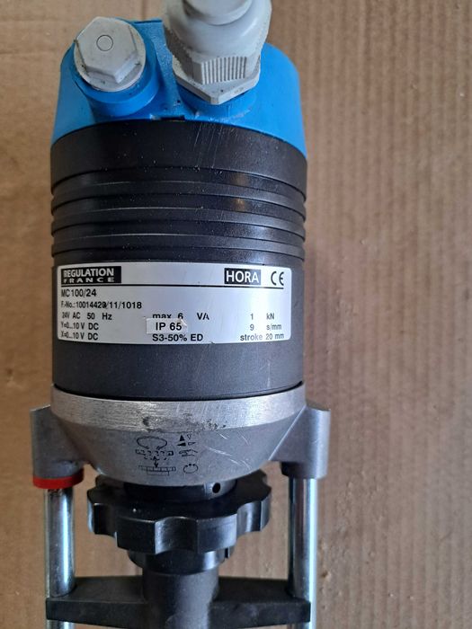 Siłownik MC100/24 z zaworem 3-drogowym 316RA MS firmy HORA