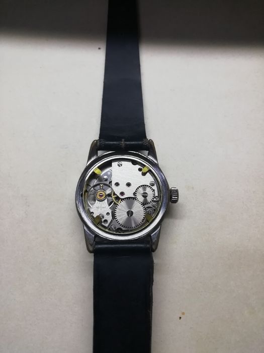 Relógio de pulso usado corda manual.