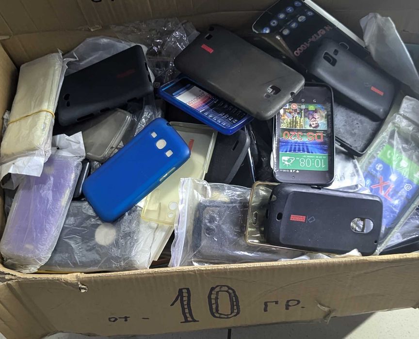 Бампер,сумка на телефоны прошлых лет