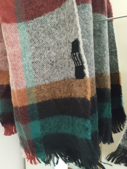 Cachecol Bershka M (novo)