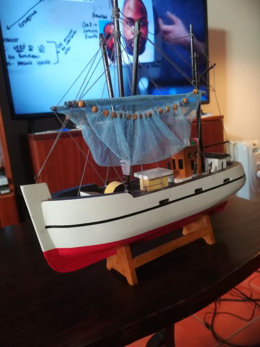 Barco de Madeira muito bonito