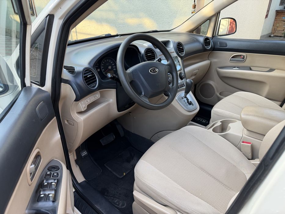 Продам Kia Carens 2009 год 2.0 Бензин Автомат