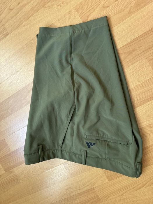 Шорти Adidas M розмір