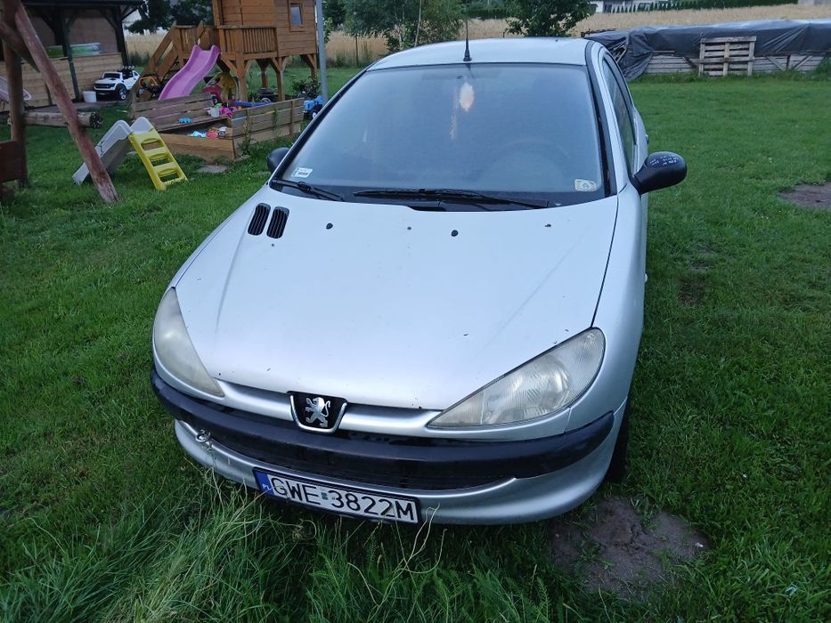 Uszkodzony peugeot 206. 1.4 hdi na części