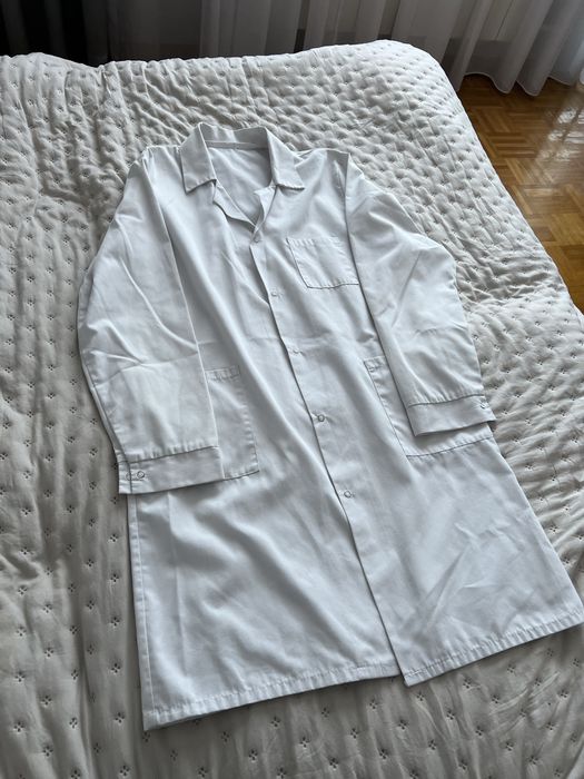 Biały fartuch medyczny