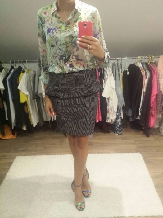 Spódnica ołówek do pracy szkoły granatowa białe paski baskinka r. 38