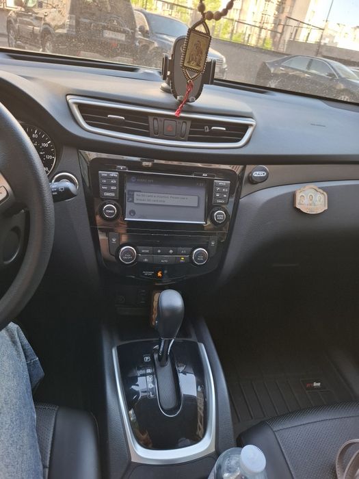 Машина Nissan Rogg