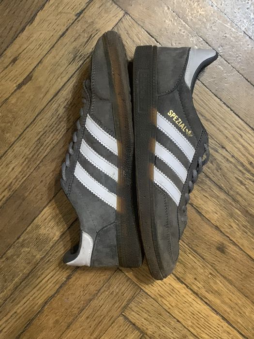 adidas spezial сірі