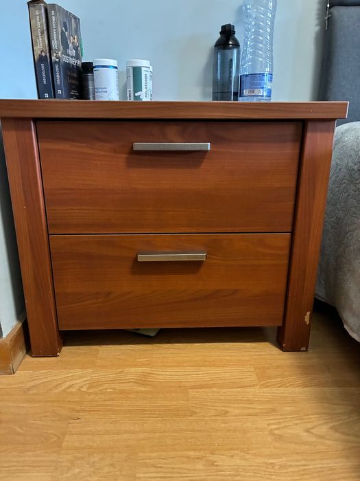 Cómoda e mesas de cabeceira