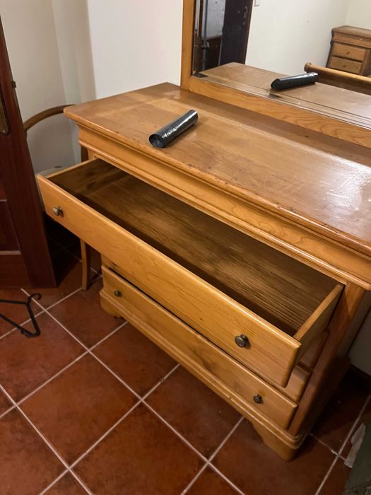 Conjunto de Quarto - Cama + x2 Mesa Cabeceira + Comoda - Madeira maciça