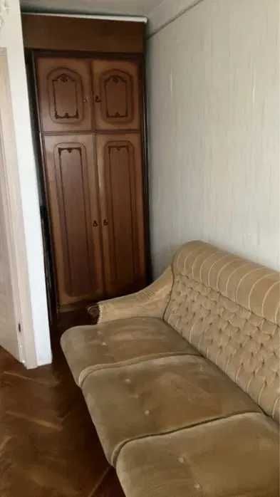 Здам кімнату біля метро Лівобережна (вул. Р. Окіпної, 5-9) Без господарів.