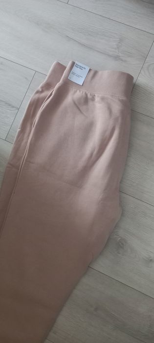 Spodnie dresowe z gumką w pasie