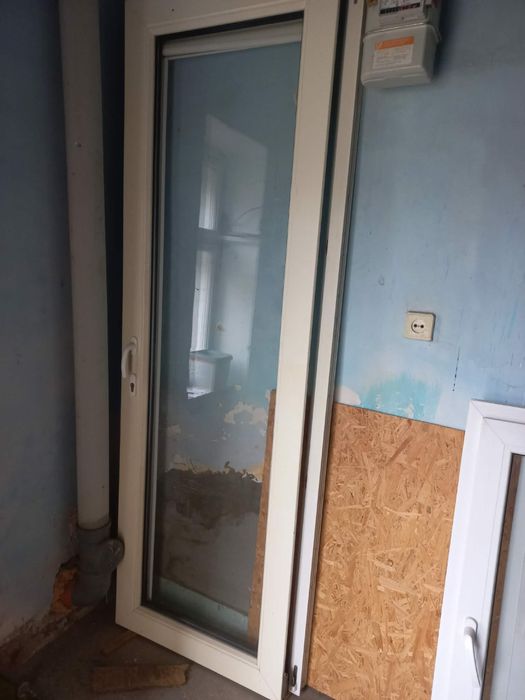 продаються двері