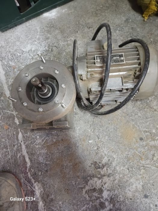 Sprzedam silniki elektryczne i przekladnie