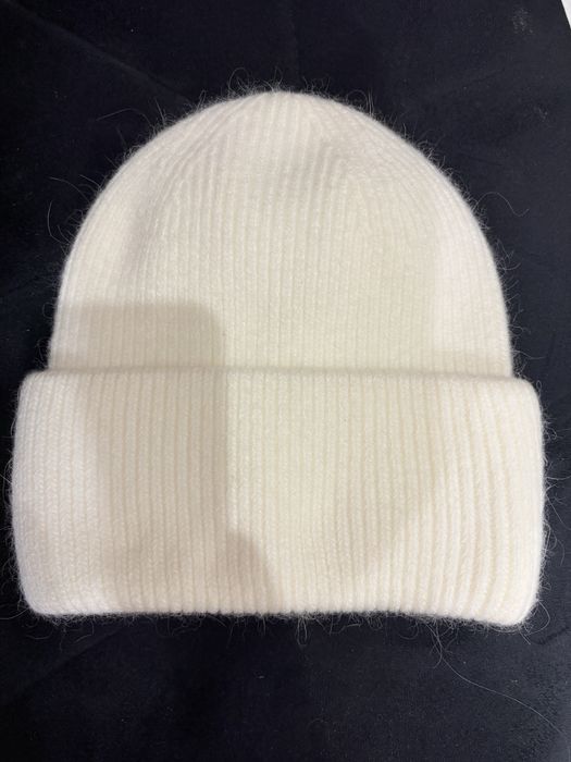 Зимова шапка жіноча