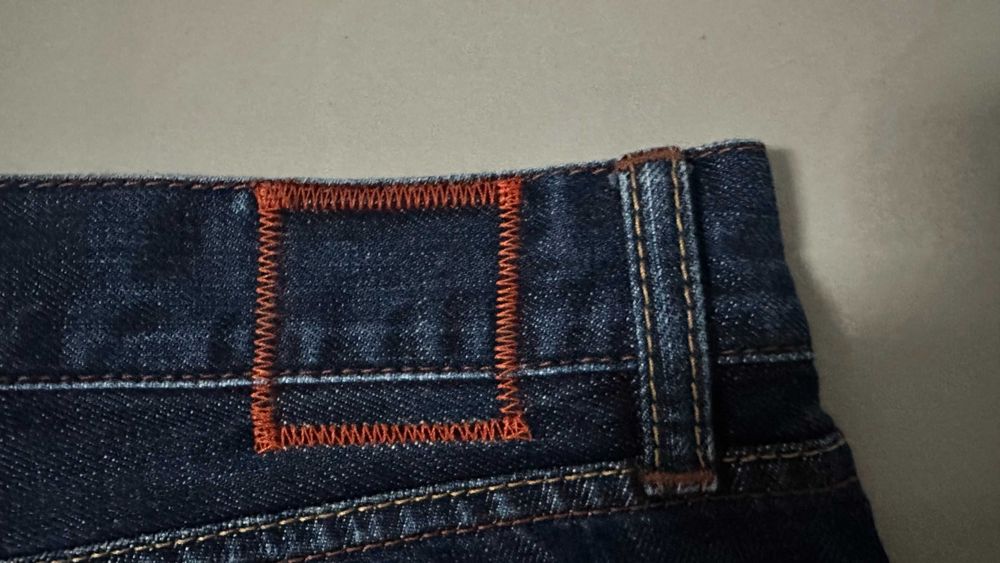 Hugo Boss 32/32 Spodnie Piękne