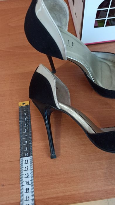 Туфли-лодочки на шпильке