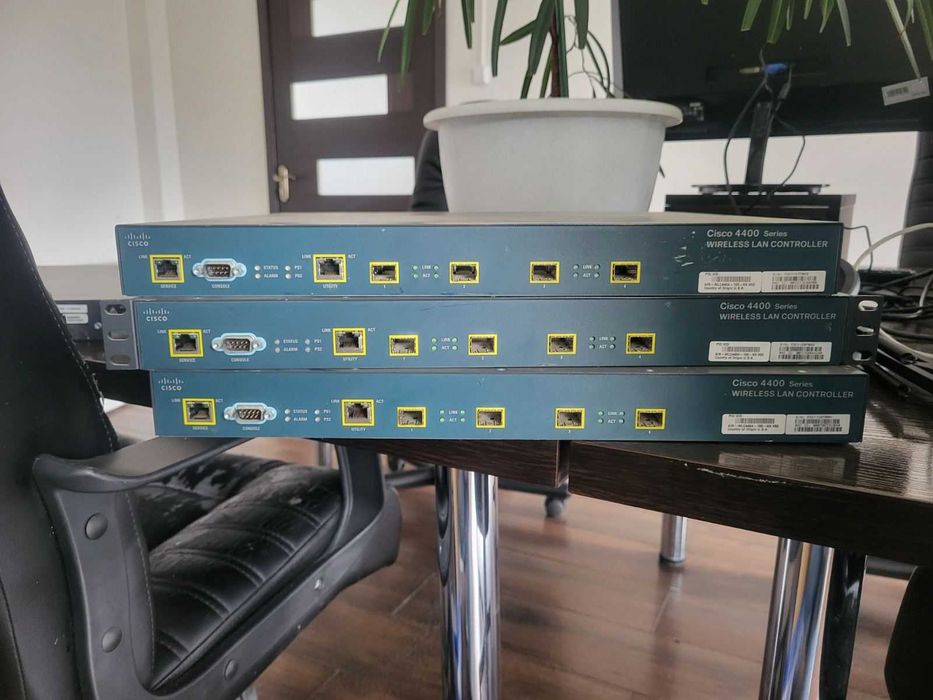 контролери бездротової локальної мережі серії Cisco 4400 Series