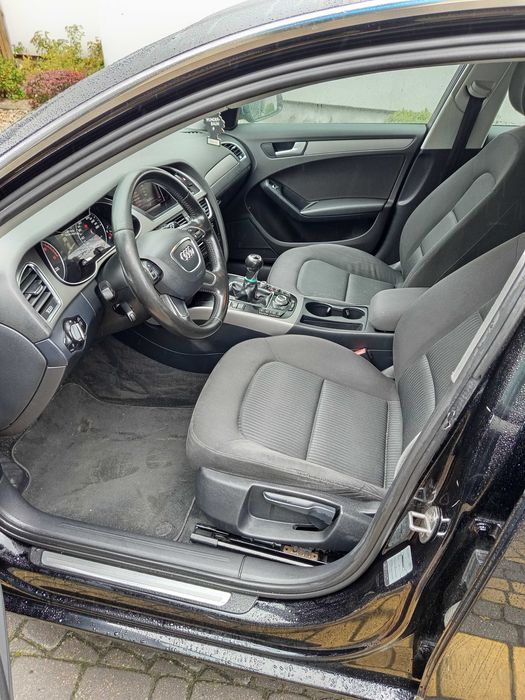 Audi A4 B8 2.0tdi-143km-lift-ksenon-hak-navi-sprowadzony!