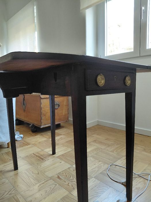 Mesa antiga de abas em madeira – restaurada