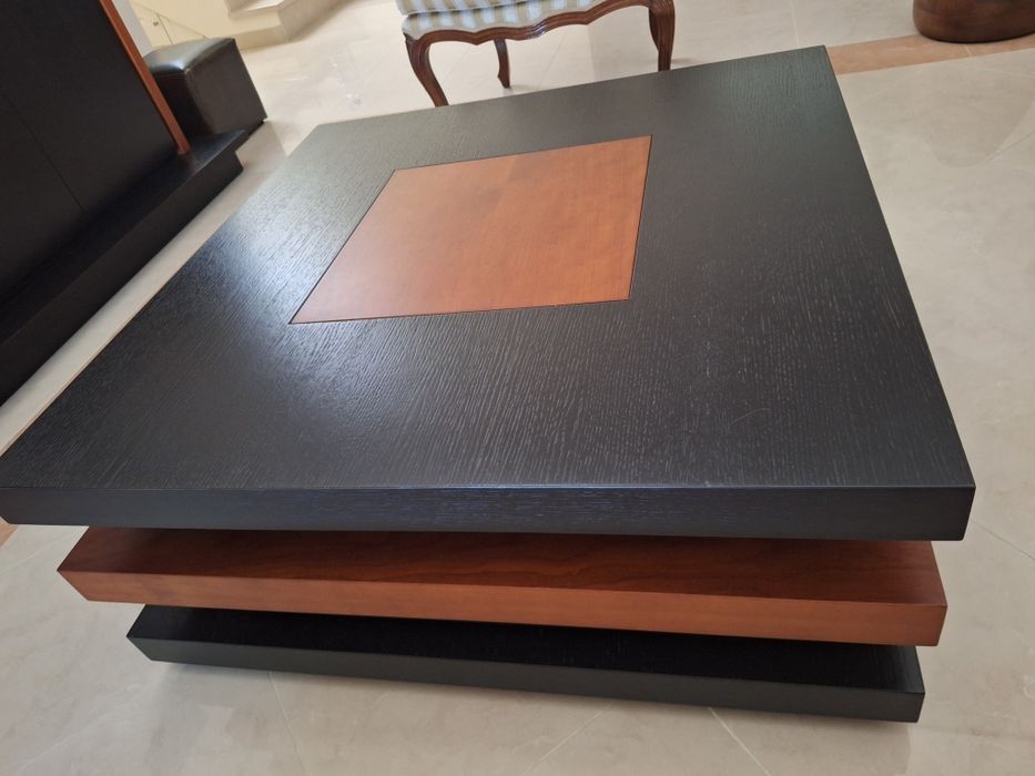 Mesa de centro de sala em madeira maciça