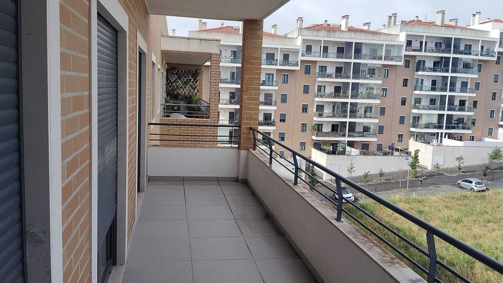 Excelente apartamento T3 semi-novo para arrendamemto
