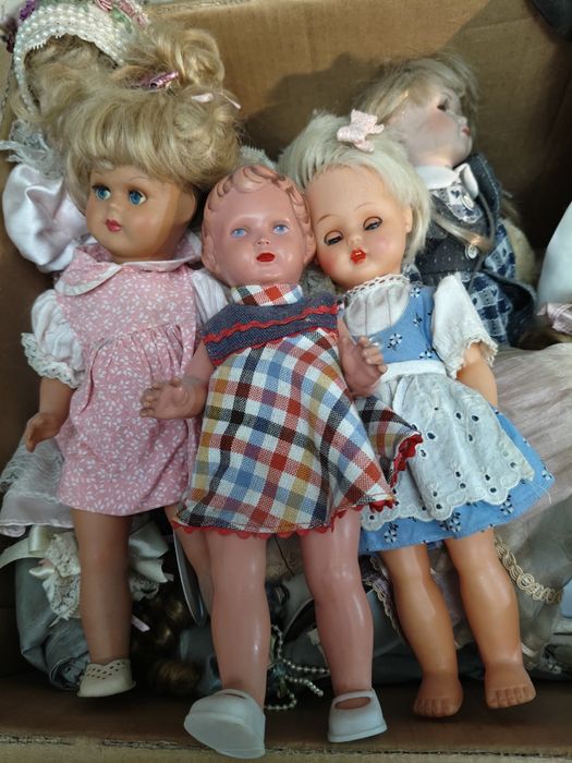 Stare lalki kolekcjonerskie