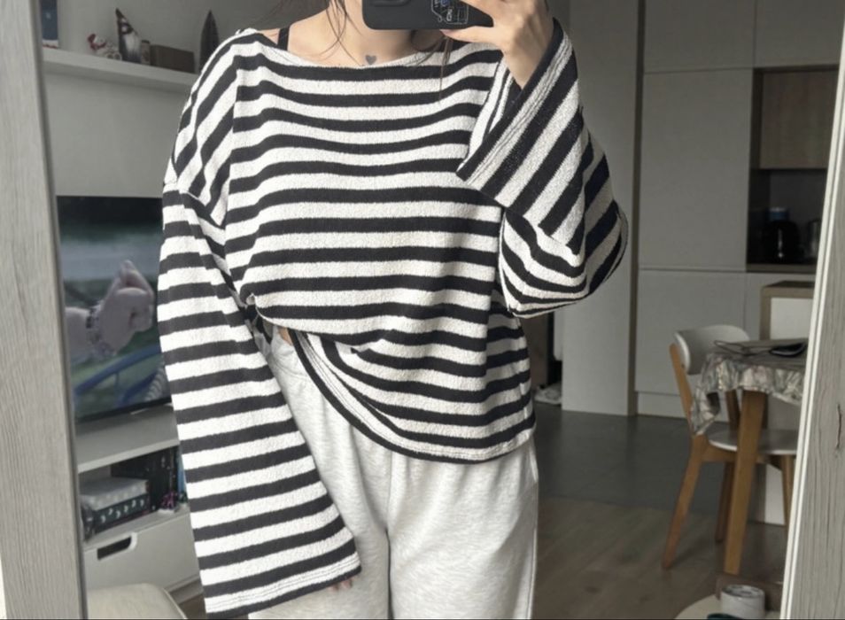 Sweterek w paski z szerokimi rękawkami H&M