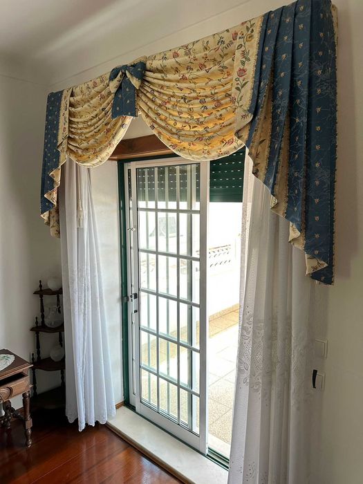 Mobília de quarto em madeira, completa (OPORTUNIDADE)