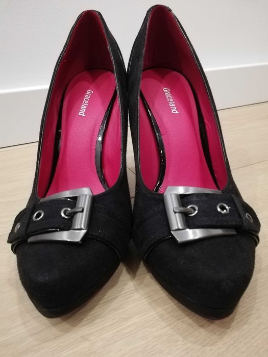 Czarne zamszowe półbuty na obcasie rozm. 38