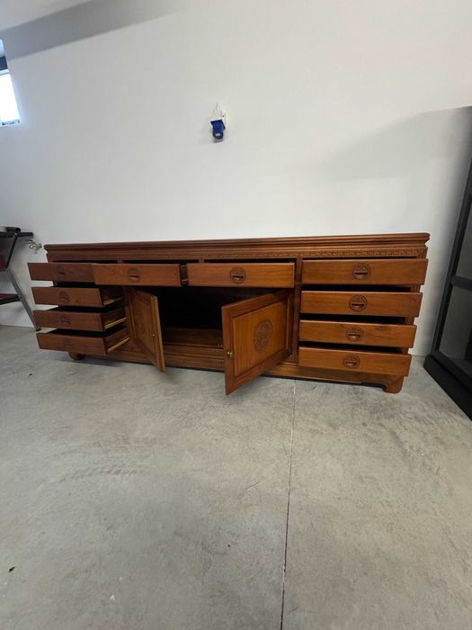 Móvel de madeira maciça - trabalhado estilo oriental