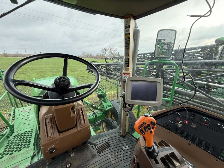 самохідний оприскувач John Deere 4730